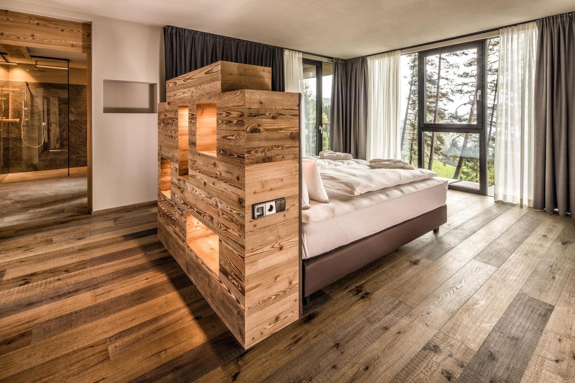 My Arbor - Dolomites Hotel Bressanone Bagian luar foto A room at the Hotel Axelmannstein