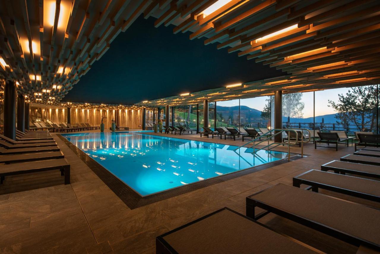 My Arbor - Dolomites Hotel Bressanone Bagian luar foto The swimming pool at the hotel